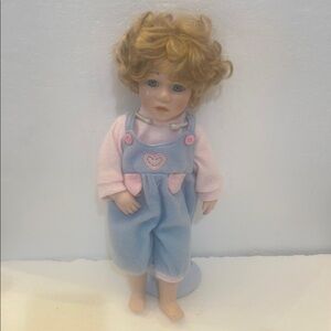 Vintage 1993 W Tung porcelain baby Heather doll Doll blonde curly hair blue eyes